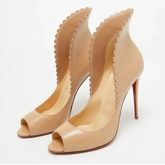 Christian Louboutin Pijiona flared collar heels and cosmetic case- - Picture 3 of 16